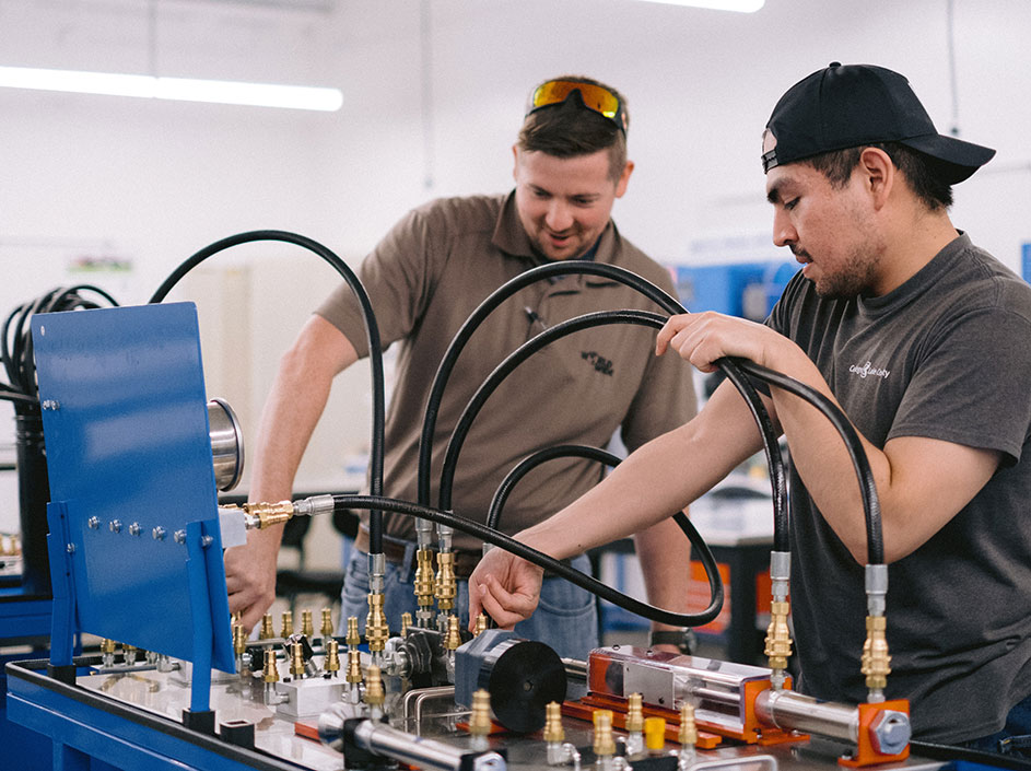 Students learning in Industrial Technology Lab