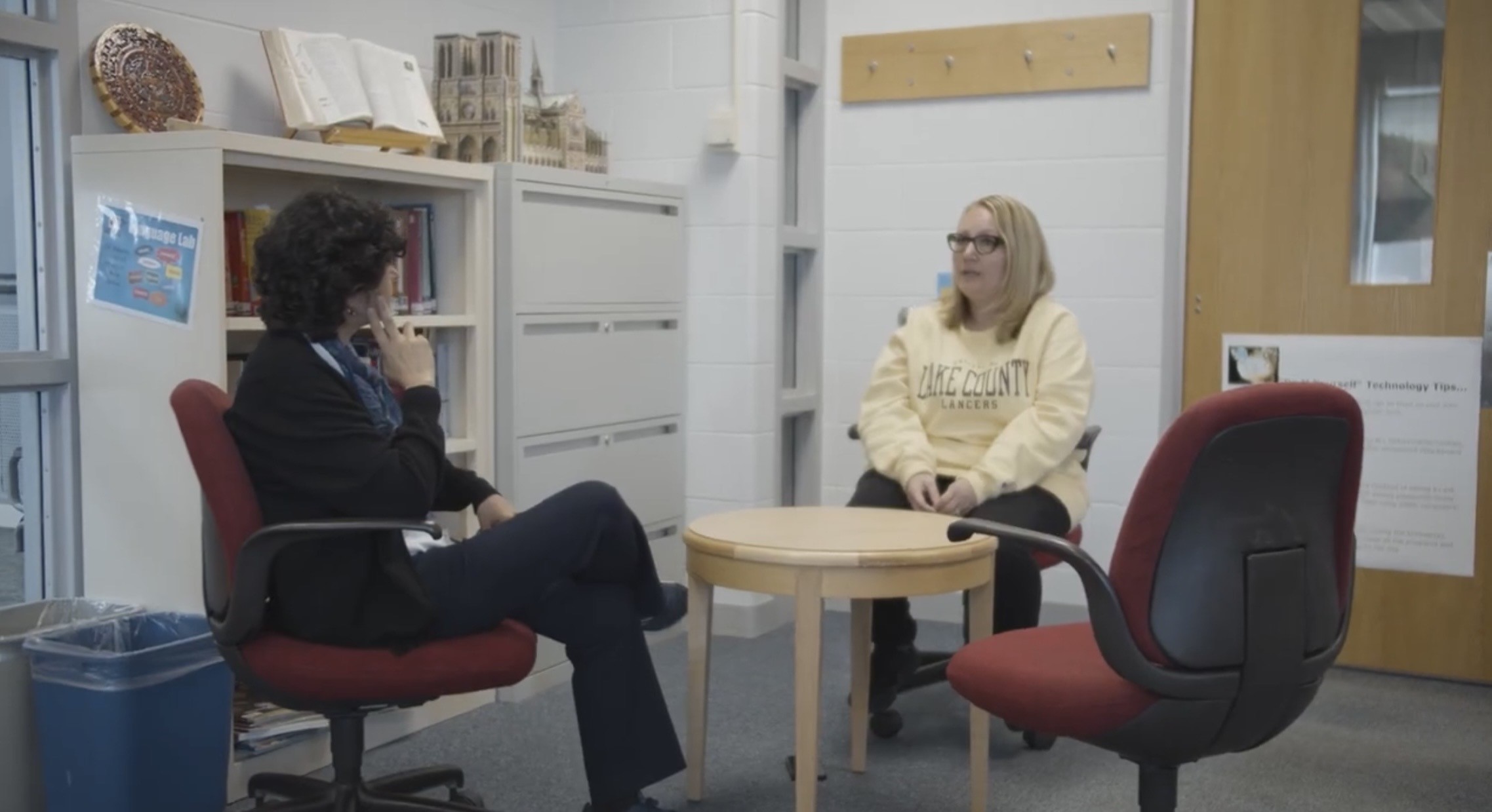 Kendra Anderson talking to a tutor