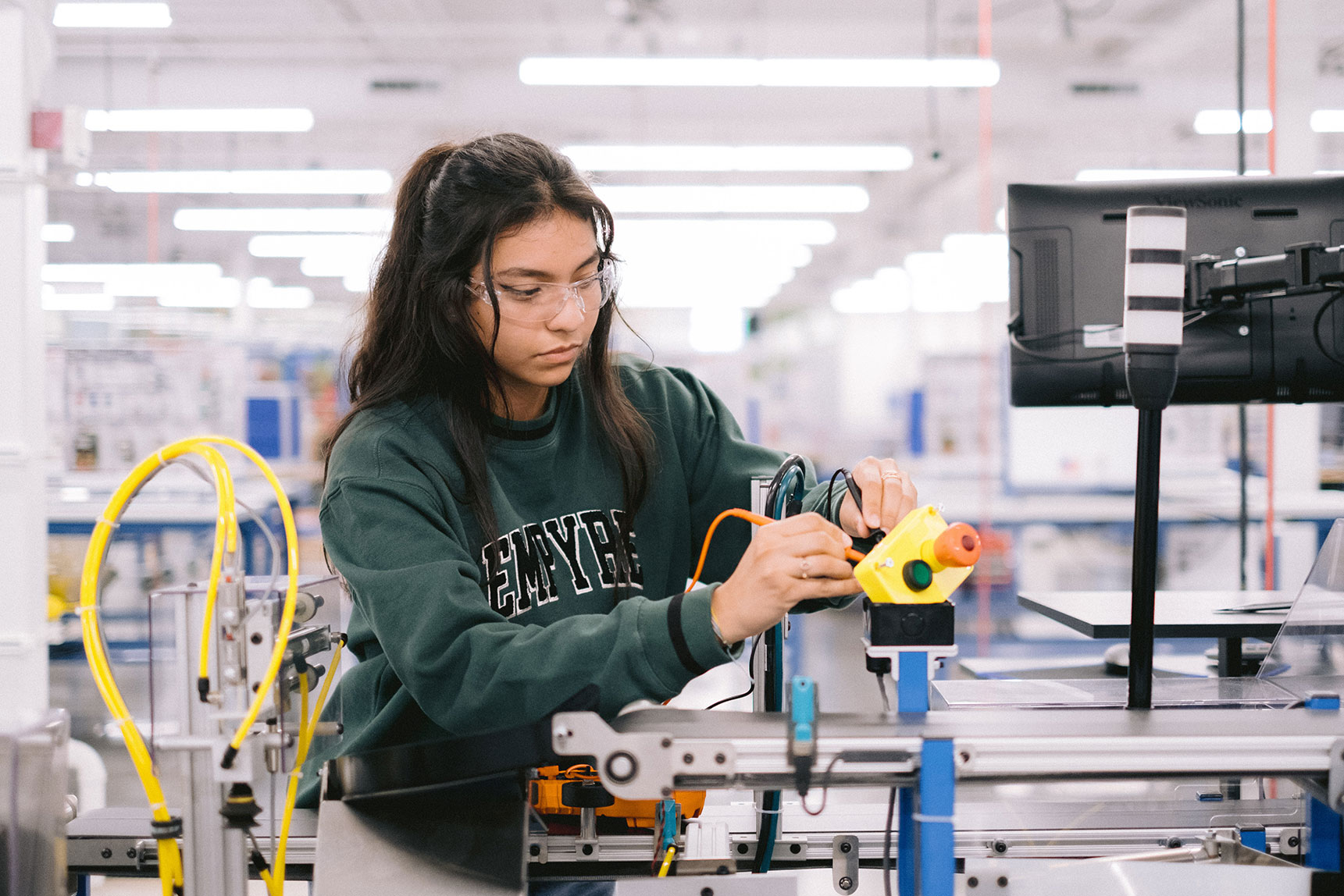 Manufacturing is high-demand career in Lake County, Ill.