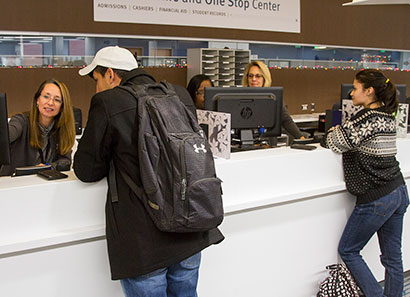 Students getting help at Welcome and One Stop Center