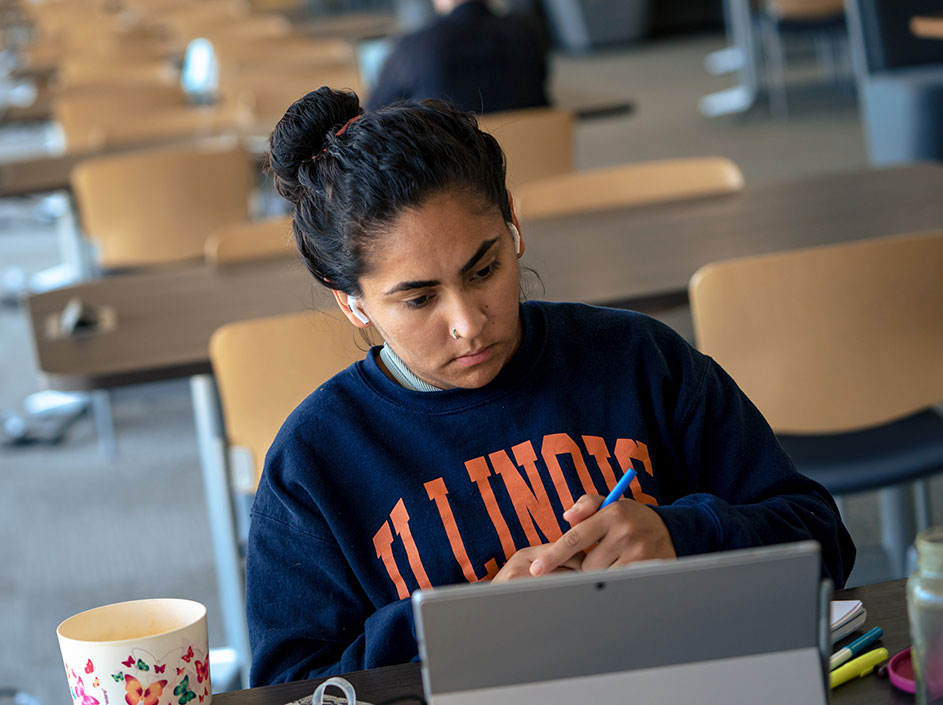 Female student wearing University of Illinois sweatshirt